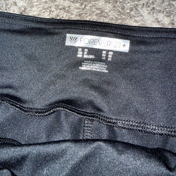 NWOT Forever 21 Black Mesh Panel Leggings - Picture 3 of 4